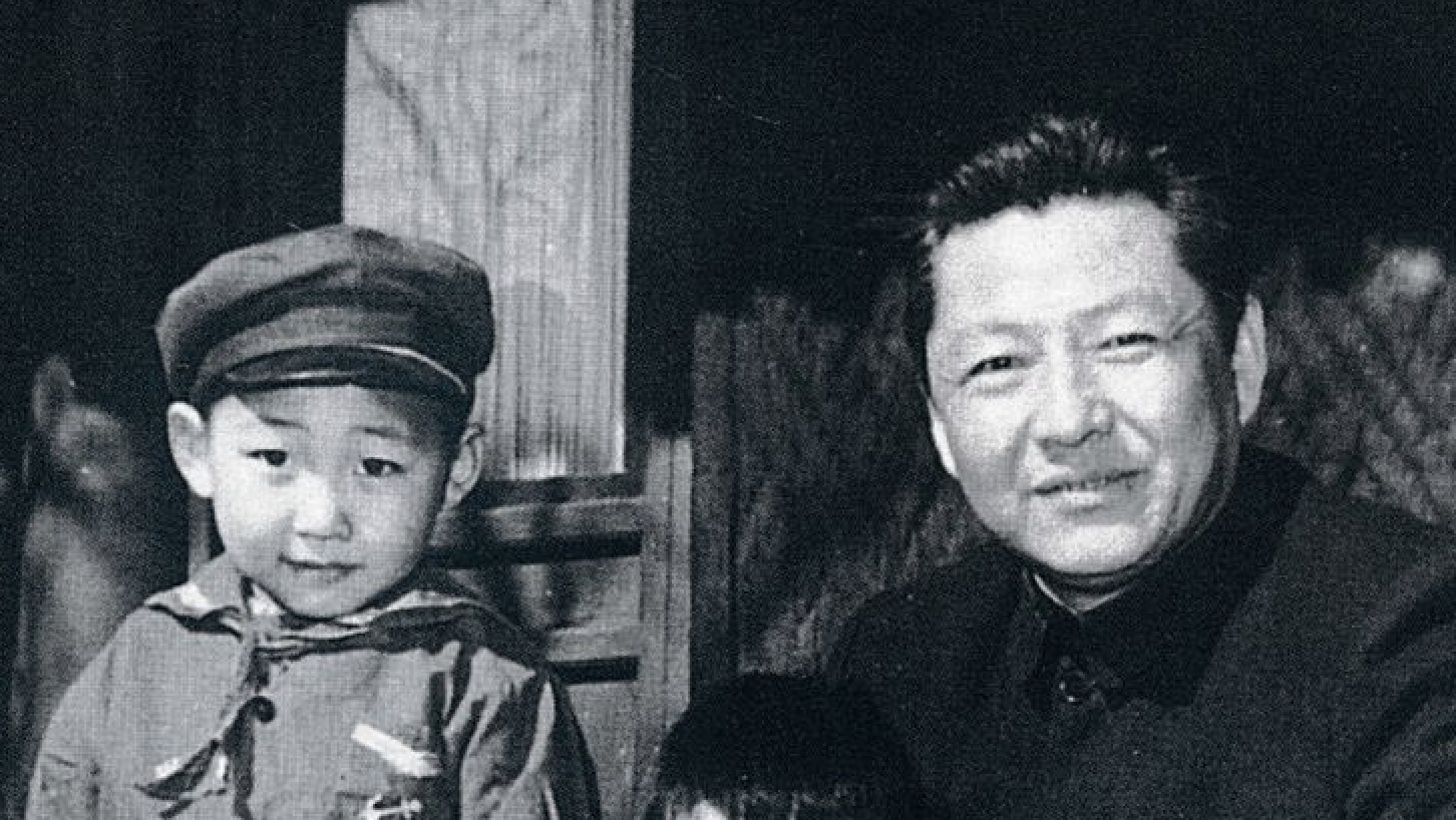 «Xi Jinping era el favorito de su padre porque soportaba el sufrimiento, sus castigos físicos»